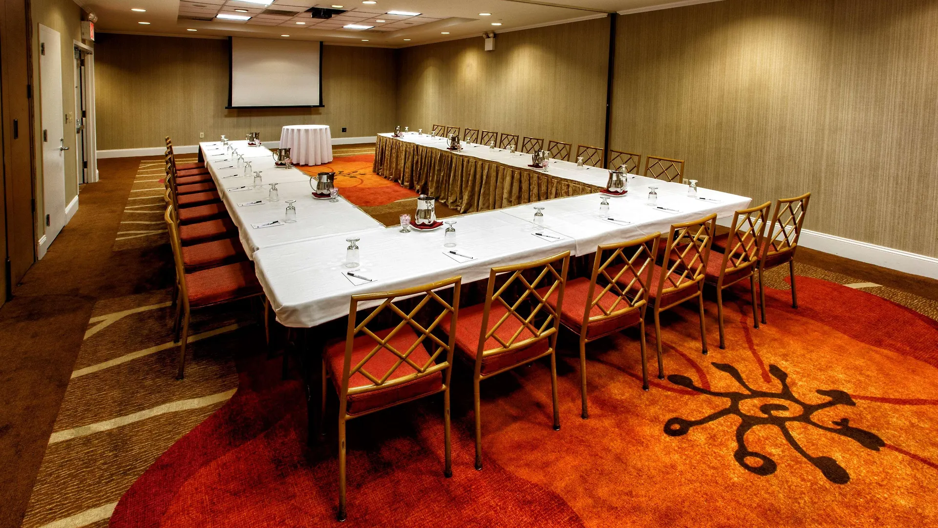 Hilton Garden Inn New York/Staten Island 3*,